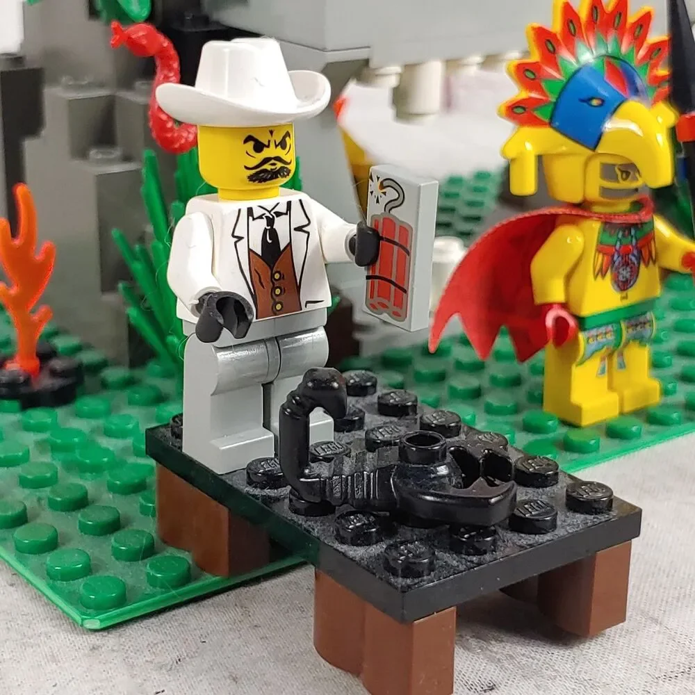 99% Complete - LEGO Adventurers: Jungle: River Expedition Set 5976 - FEW Missing